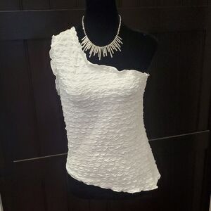 DIVIDED White Textured One-Shoulder Top. Size Large